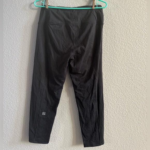 Victoria Secret Sport Women’s Black Capri Leggings - Picture 2 of 4
